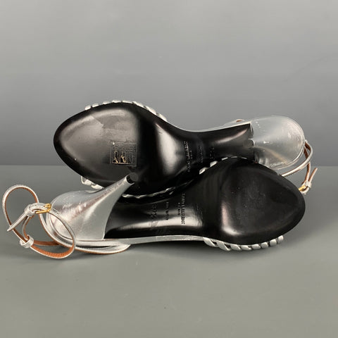 SAINT LAURENT Sandales à bride de cheville en cuir argenté taille 7,5