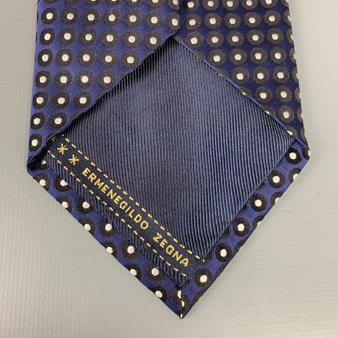 ERMENEGILDO ZEGNA Cravate en soie bleu marine et pois noirs
