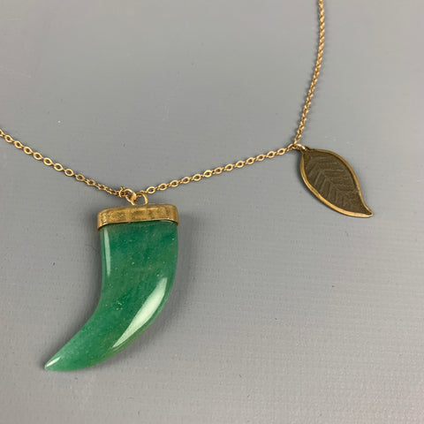 VINTAGE Green Jade Tooth Gold 14K Necklace