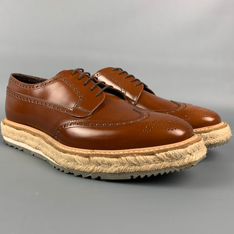 PRADA Taille 8 Chaussures à lacets en cuir perforé marron