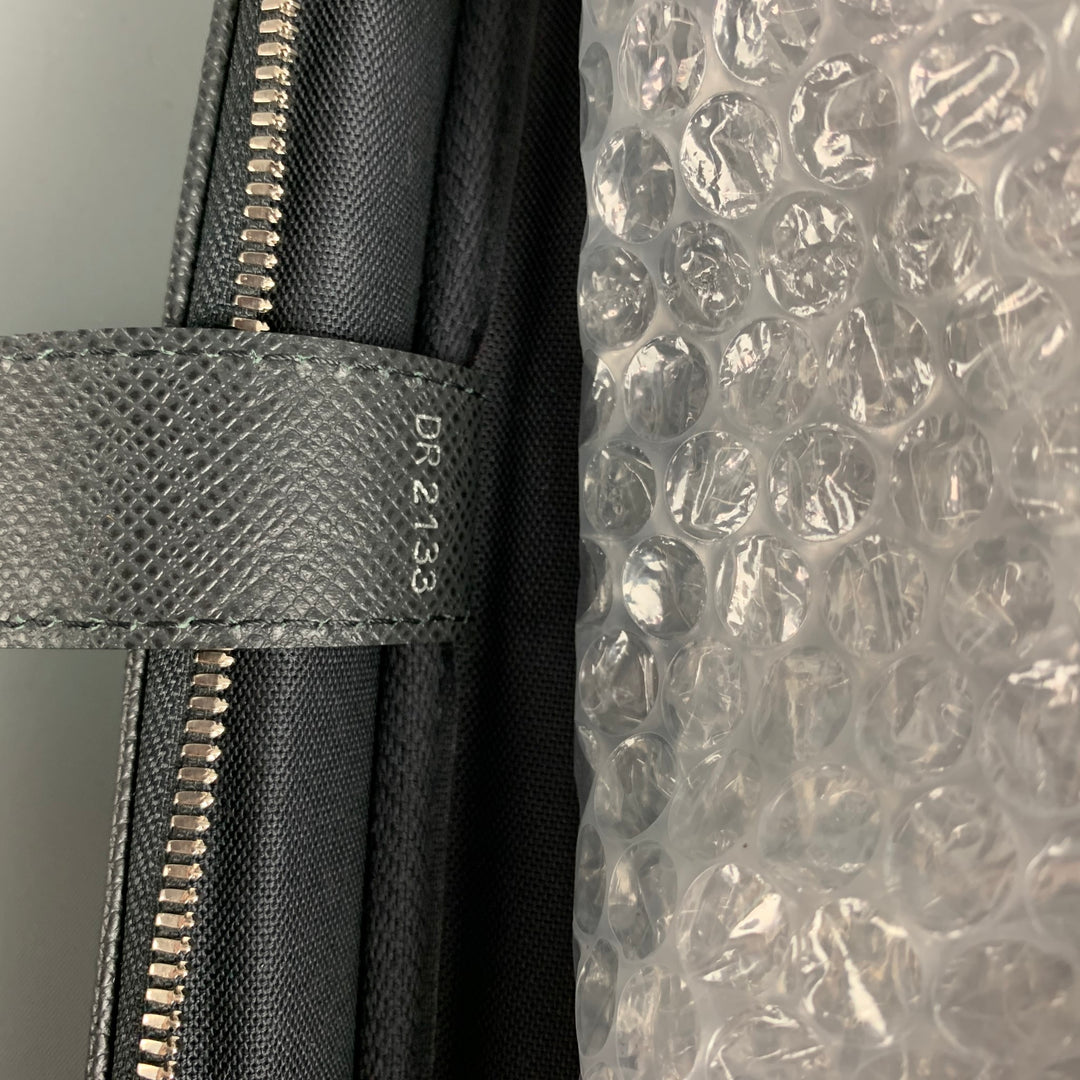 LOUIS VUITTON All Pilot Case Black Textured Leather Carry-On Roller Lu –  Sui Generis Designer Consignment