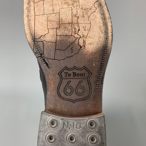 TO BOOT NY Taille 10 Bottes à fermeture éclair latérale en cuir clouté noir
