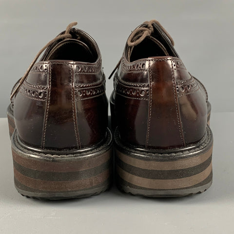 PRADA Taille 8.5 Chaussures à lacets en cuir perforé marron