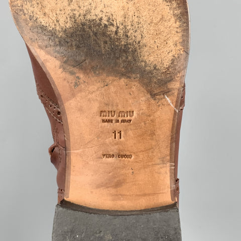 MIU MIU Taille 11 Bottes à bout d'aile en cuir perforé marron