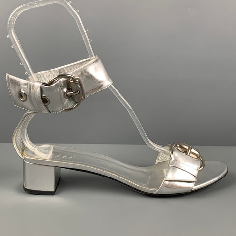 GUCCI Talla 9 Sandalias con tira al tobillo de cuero plateado