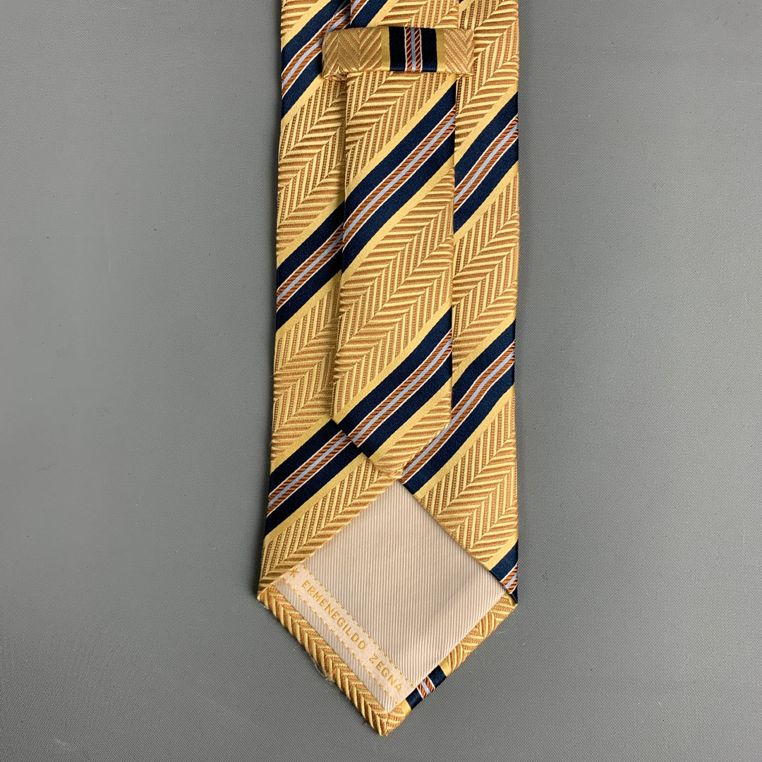 ERMENEGILDO ZEGNA Corbata de seda con rayas diagonales en amarillo marino y azul marino