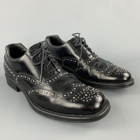 PRADA Taille 9,5 Oxfords à lacets en cuir clouté noir avec bout d'aile