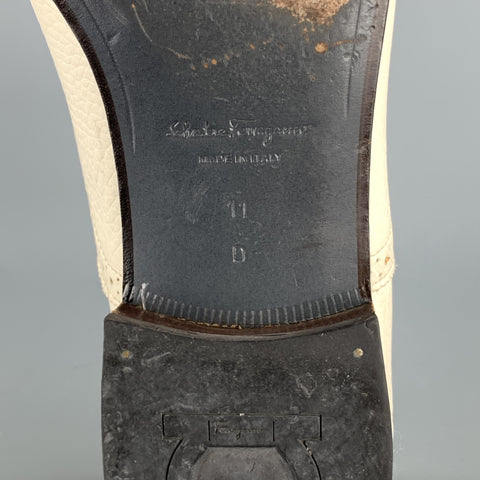 SALVATORE FERRAGAMO Sammy Talla 11 Mocasines sin cordones de cuero perforado color marfil