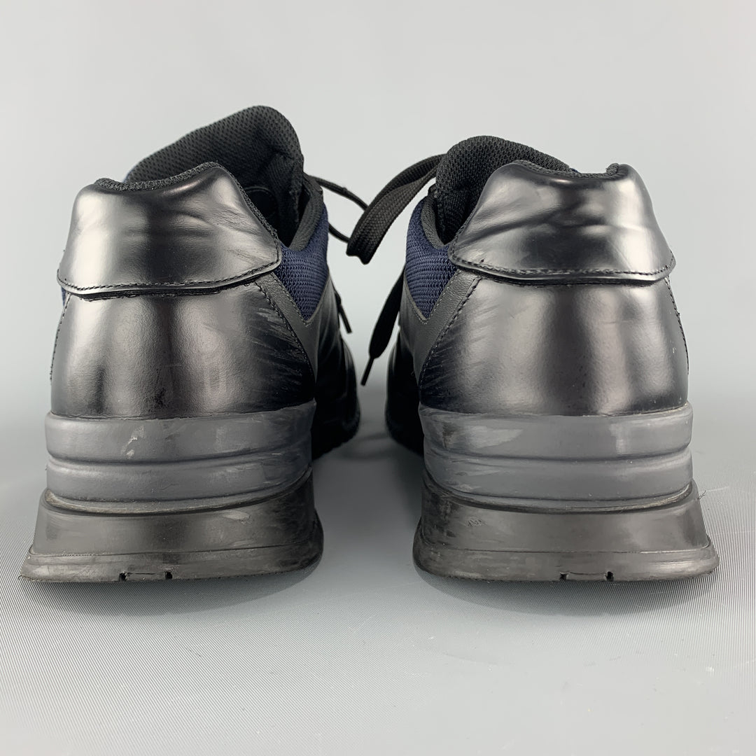 PRADA Talla 9 Zapatilla de deporte con suela de goma gruesa de cuero y malla negra y azul marino