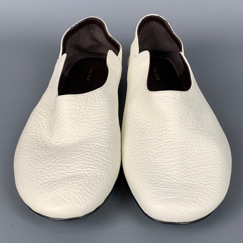 Zapatos planos con parte trasera plegable de cuero blanco tamaño 8,5 de THE ROW