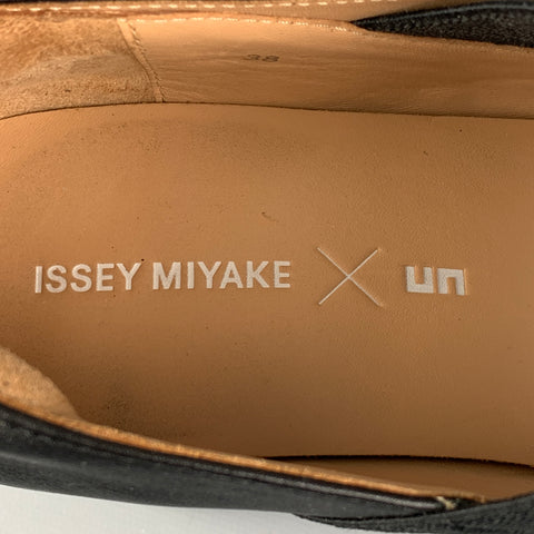 ISSEY MIYAKE x UN Size 8 Black & White Nylon Mixed Fabrics Platform Wrap Wedges