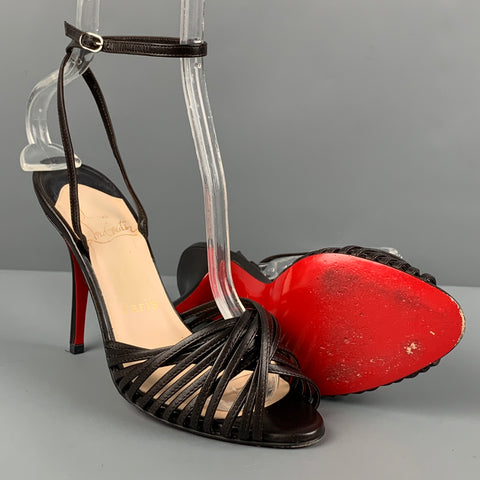 CHRISTIAN LOUBOUTIN Talla 7 Sandalias con tira al tobillo de cuero marrón