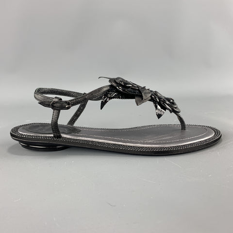 RENE CAOVILLA Talla 4 Sandalias con tachuelas de cristal y correa en T rosa de cuero negro