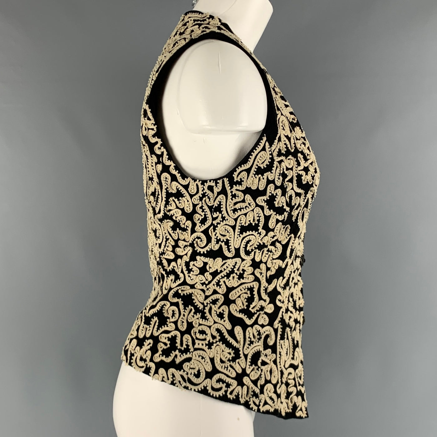 DONNA KARAN Size 6 Black Cream Wool Embroidered V-Neck Vest