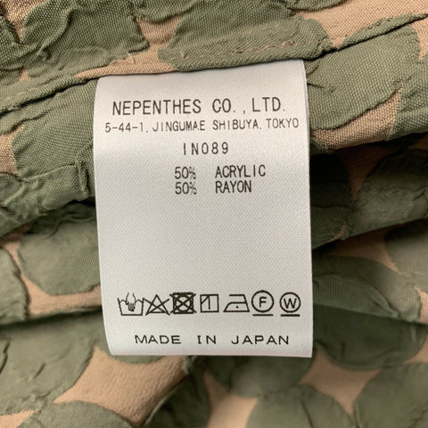 AGUJAS Talla XL Camisa de manga corta Campamento de acrílico y rayón con círculos verde oliva rubor