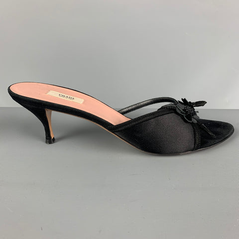 PRADA Talla 8 Sandalias de tacón de gatito de charol con aplicación de seda negra