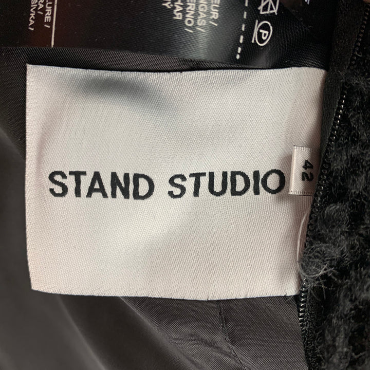 STAND STUDIO Talla L Abrigo con solapa de muesca de piel sintética texturizada de poliéster negro