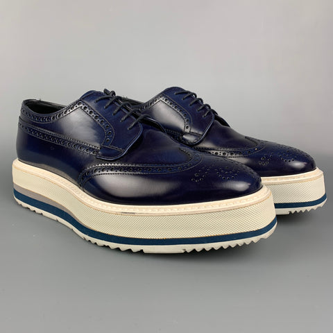 PRADA Taille 6.5 Chaussures à lacets en cuir perforé bleu marine et blanc