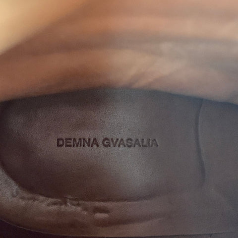 VETEMENTS Botas Demna Gvasalia con cremallera lateral de ante color topo talla 7