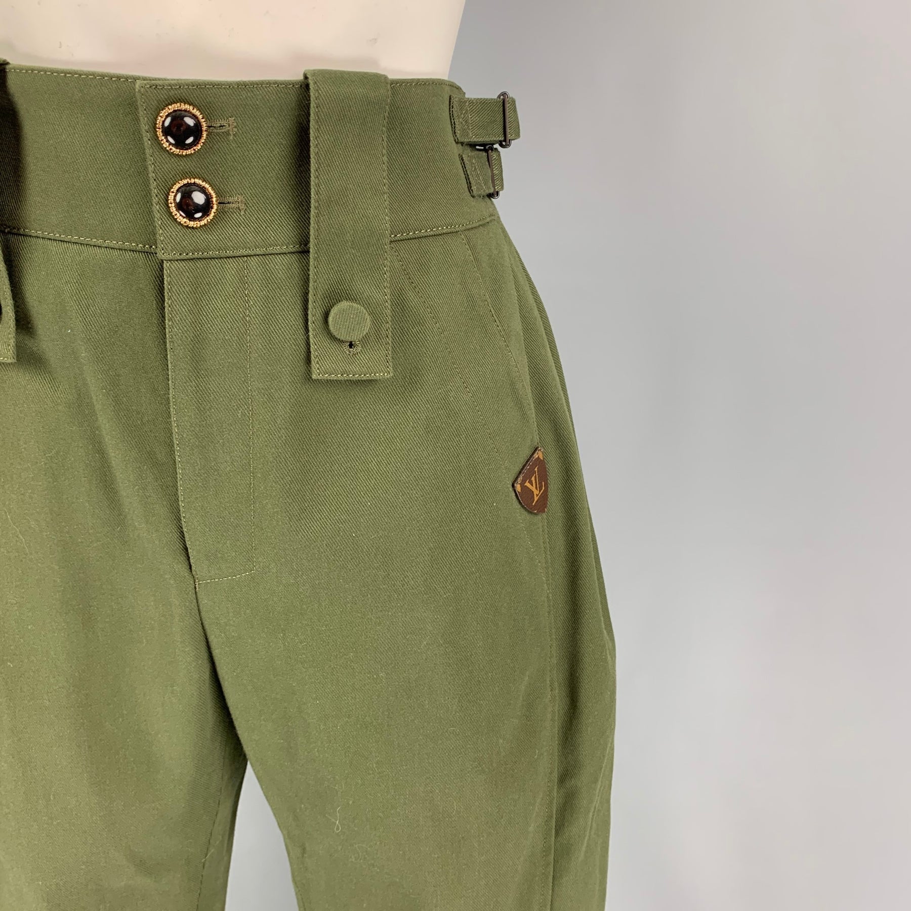 LOUIS VUITTON Size 2 Khaki Cotton Pleated Casual Pants – Sui Generis  Designer Consignment