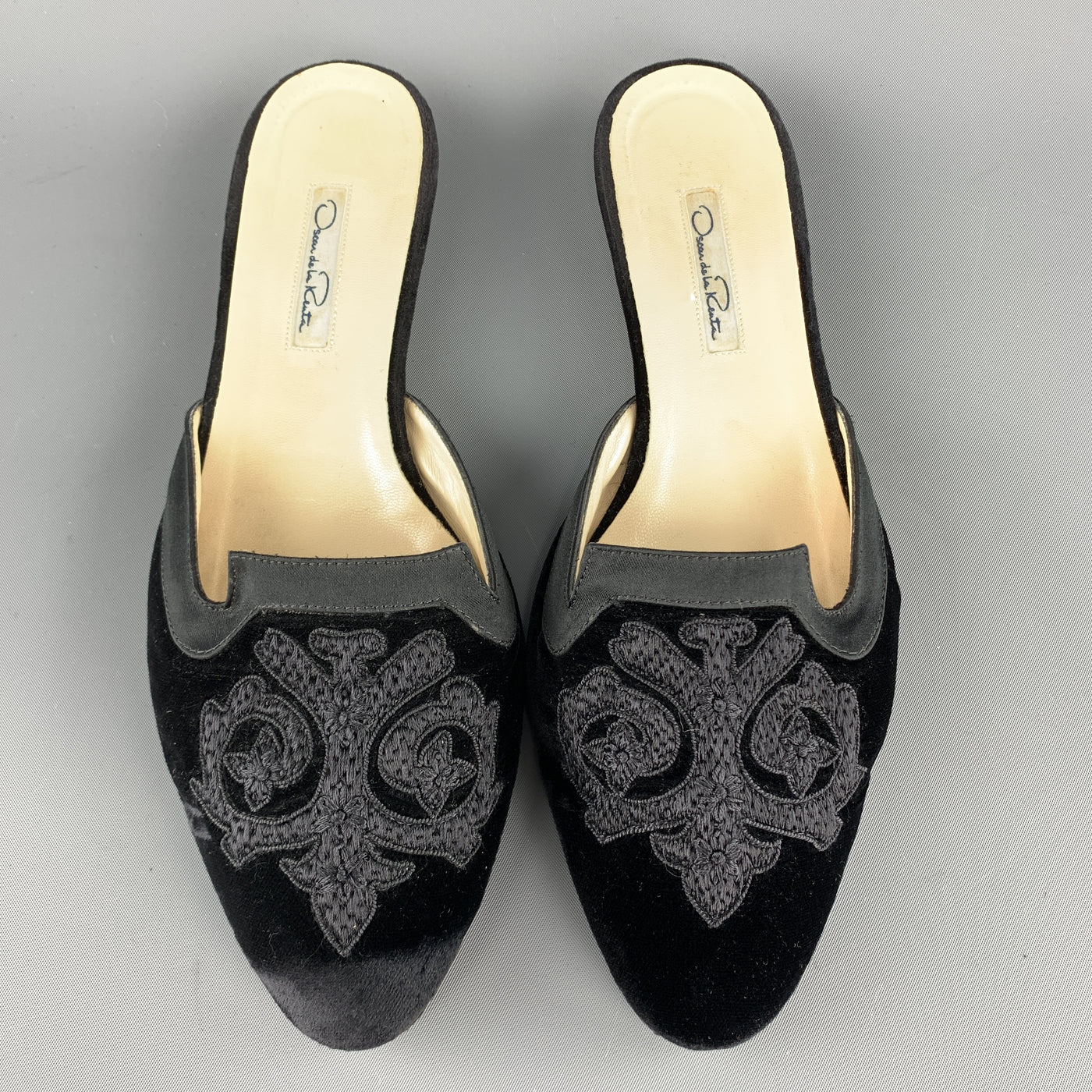 OSCAR DE LA RENTA Size 10 Black Emboidered Velvet  Mule Flats