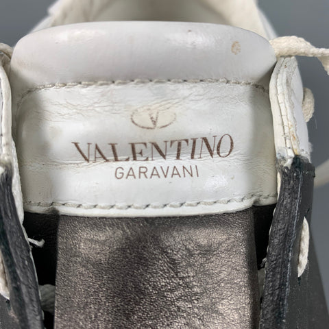 VALENTINO 'White Marine' Taille 7 Baskets en daim cloutées en or blanc