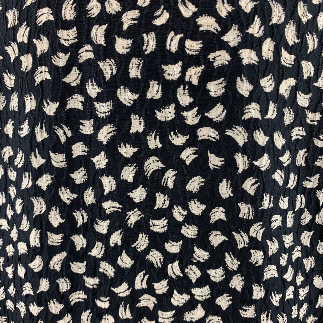 SALVATORE FERRAGAMO Talla 10 Blusa de seda abstracta con cuello en V en blanco y negro