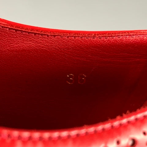 PRADA Talla 6 Zapatos con punta de ala perforada de cuero blanco rojo
