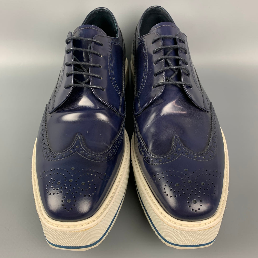 PRADA Talla 12 Zapatos con cordones y plataforma de cuero perforado azul marino y blanco
