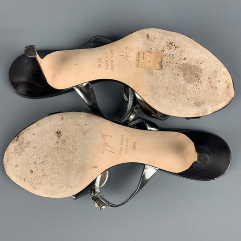 GIUSEPPE ZANOTTI Talla 8.5 Sandalias de tiras de charol con diamantes de imitación plateados