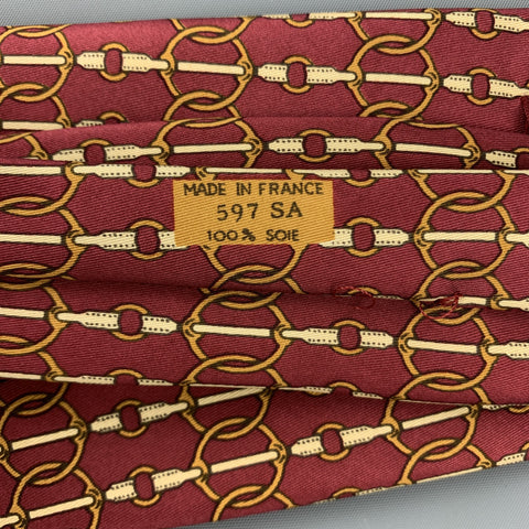 Vintage HERMES 597 SA Corbata de cuello de seda con aparejos de caballo de color borgoña y oro
