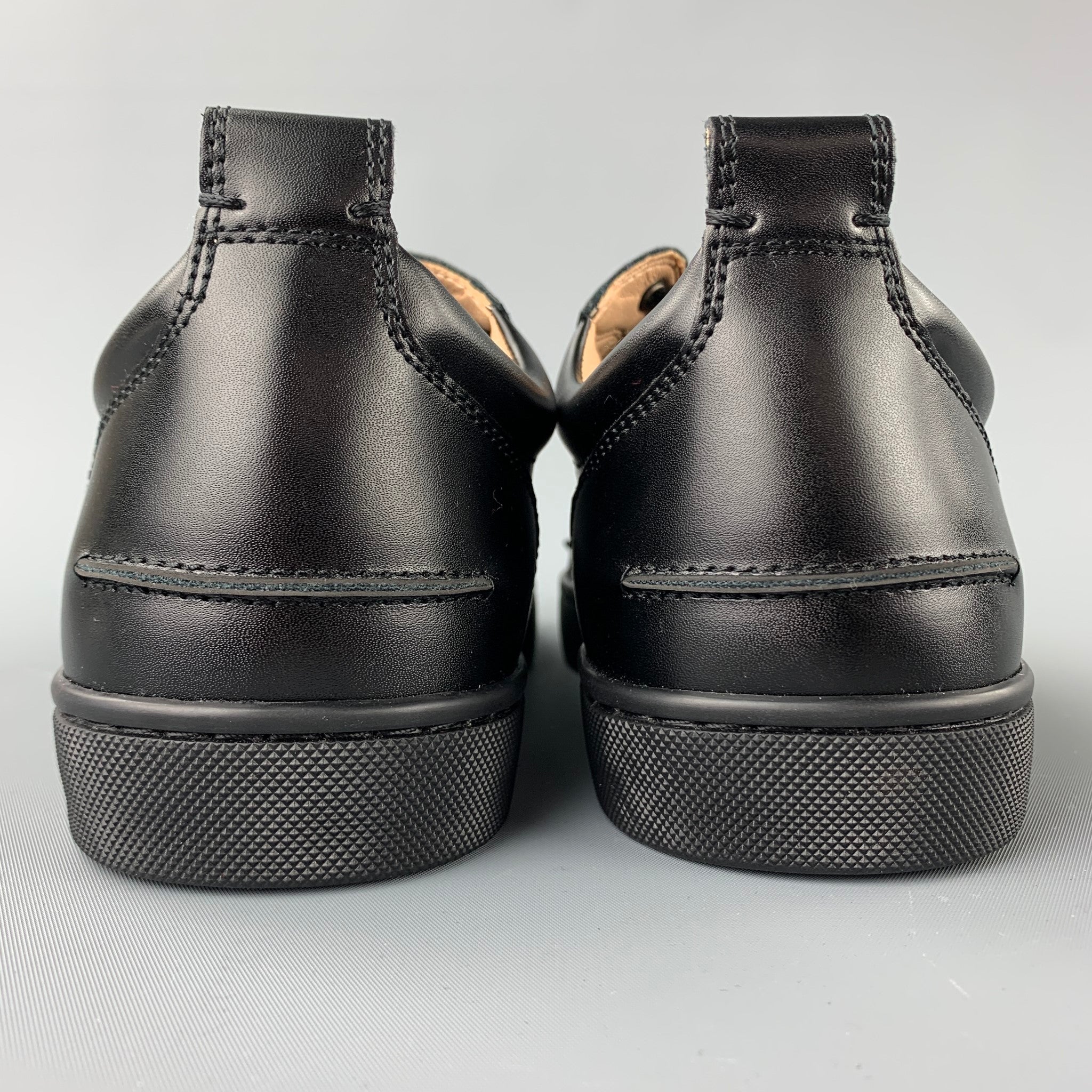 【Christian Louboutin】 Louis Junior Spikesレザースニーカー Louis Junior Spikes - Sneakers - Calf leather and spikes