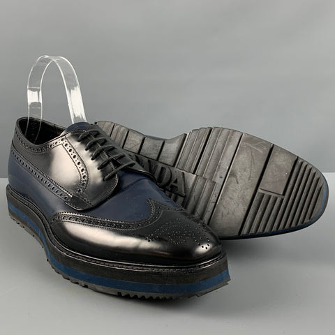 PRADA Talla 11 Zapatos con cordones y plataforma de cuero perforado negro marino