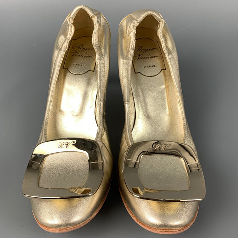 ROGER VIVIER Talla 6 Zapatos de tacón de cuero dorado
