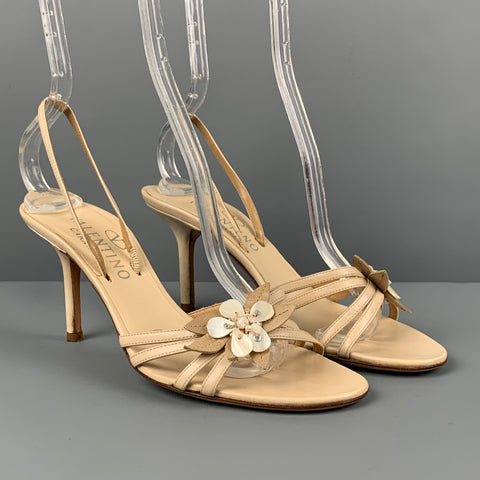 VALENTINO GARAVANI Talla 7 Sandalias destalonadas de cuero beige