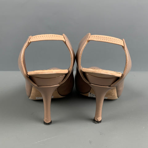MARC JACOBS Zapatos de tacón con tira trasera en charol color topo talla 8