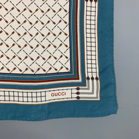 Bufanda cuadrada náutica blanca y azul de GUCCI