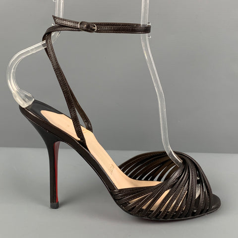 CHRISTIAN LOUBOUTIN Talla 7 Sandalias con tira al tobillo de cuero marrón