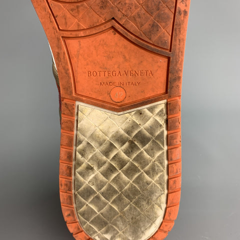 BOTTEGA VENETA Taille 9 Baskets à lacets en cuir matelassé doré