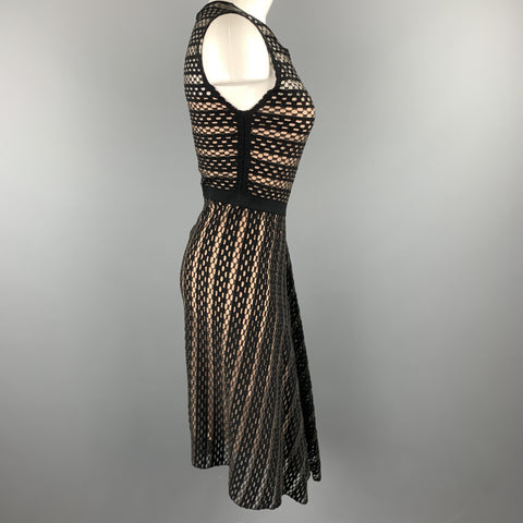 ESCADA Taille S Robe évasée sans manches en maille rayée noire