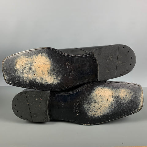 PRADA Talla 10.5 Zapatos con cordones y punta cuadrada de cuero negro