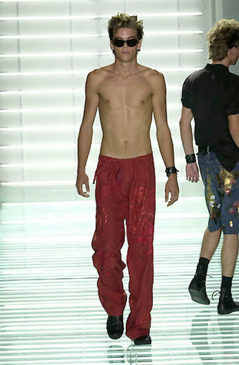 GUCCI by TOM FORD 2001 XL Pantalones de karate de pierna ancha de seda bordados con dragón rojo