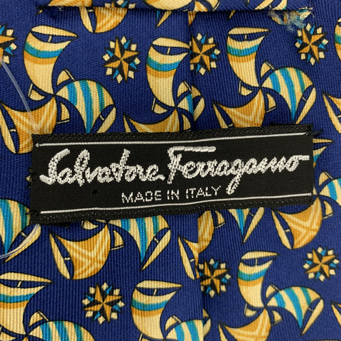 SALVATORE FERRAGAMO Cravate imprimée en soie bleu marine et dorée