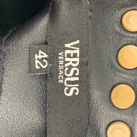 VERSUS de GIANNI VERSACE Talla 6 Vestido negro con cremallera y tachuelas