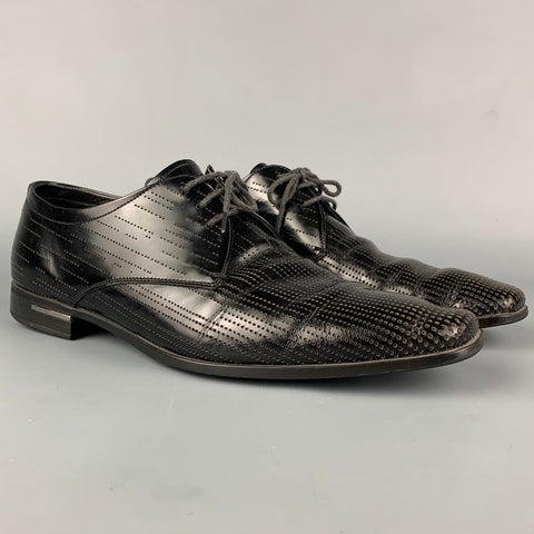 PRADA Taille 9 Chaussures à lacets en cuir perforé noir