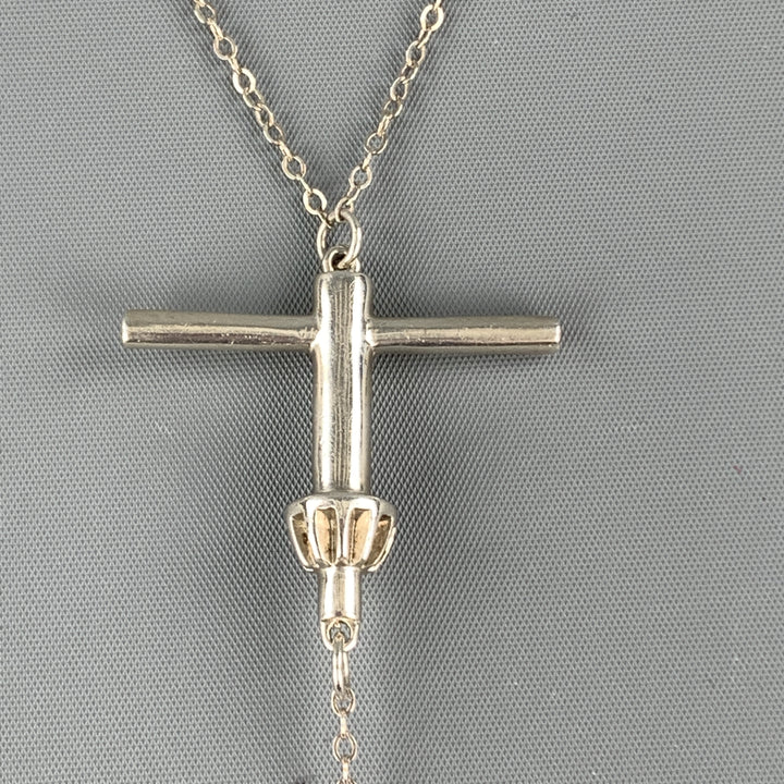 BOND HARDWARE Collar rosario con broca en tono plateado