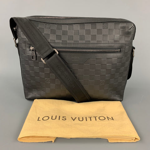 LOUIS VUITTON Sac messager District en cuir Damier Infini noir