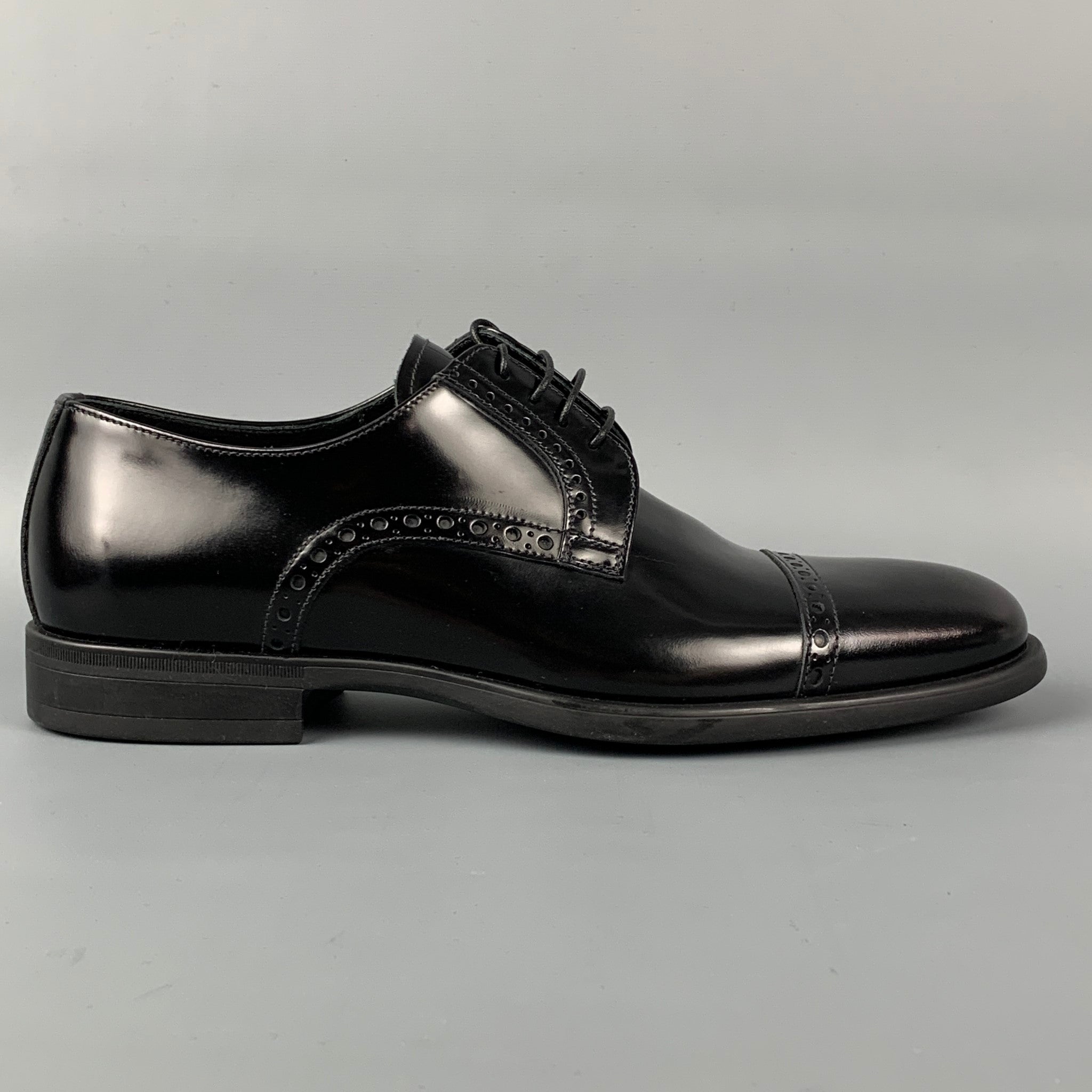 ARMANI COLLEZIONI Size 8 Black Perforated Cap Toe Lace Up Shoes Sui Generis Designer Consignment