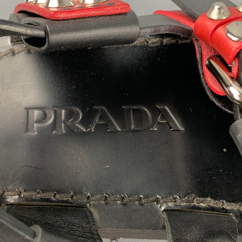 PRADA S/S 18 Talla 8 Sandalias de gladiador de cuero con tachuelas en negro y burdeos