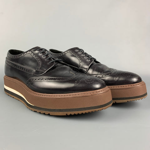 PRADA Taille 8.5 Chaussures à lacets en cuir perforé noir et marron